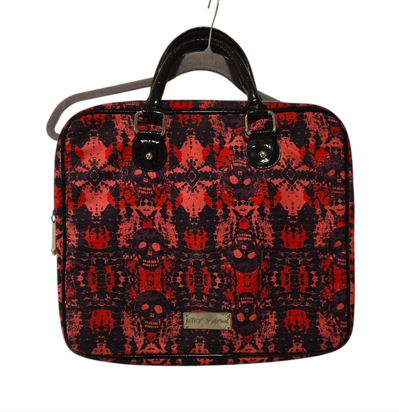 Betsey Johnson, Dead Head Skulls Laptop Case, Zipper Top, Two Black Handles To C - Picture 1 of 4